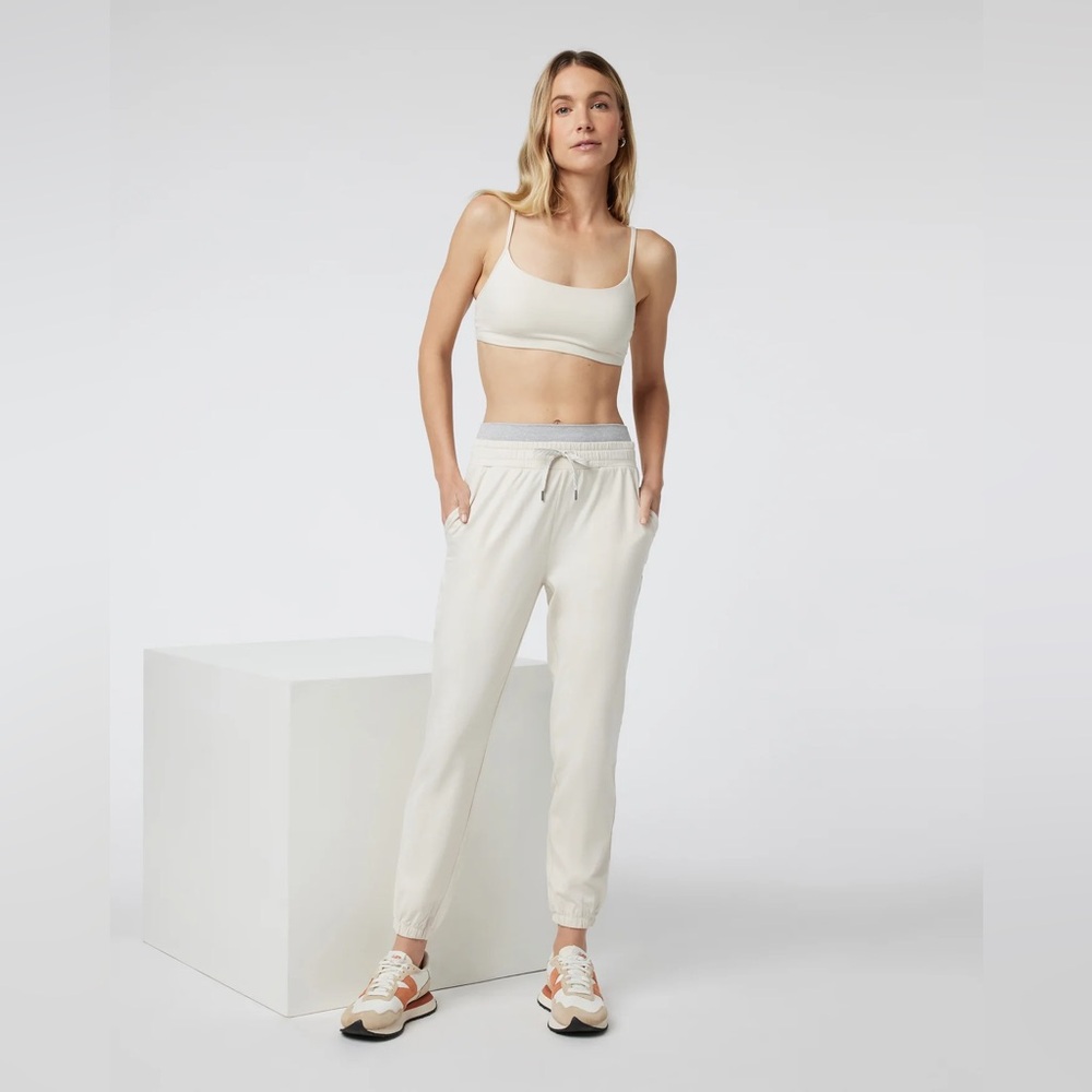Vuori Halo Warm-Up Jogger Size L 
Color Milkweed Heather